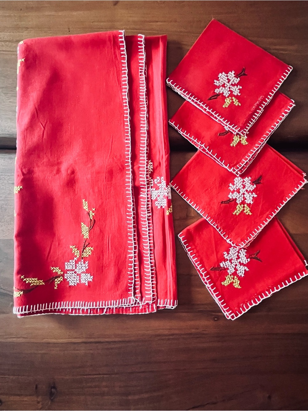 Vintage Tablecloth and 4 Napkin Set 33”Square Red Embroidered Flowers MCM